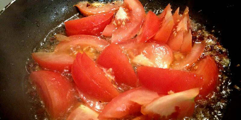 Mẹo sốt cà chua đặc sánh và nhanh chín nhừ - BepXua