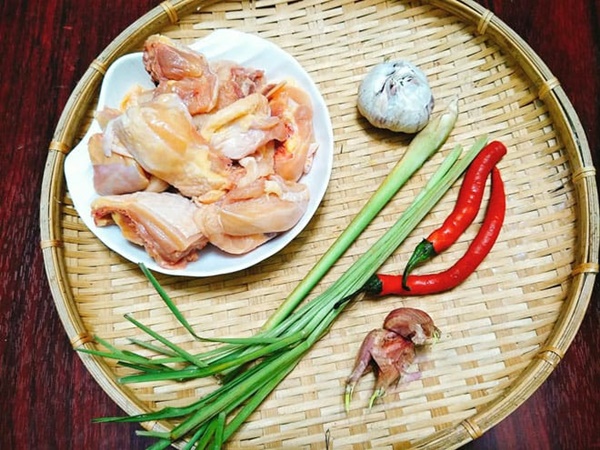 Cách làm gà kho sả ớt đậm đà vị cay nồng ăn cùng cơm nóng | Tin tức Online